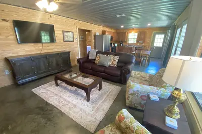 Image de Cabin #4-Newly Renovated Cabin- Sardis Lake