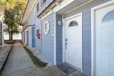 Image de Location and Convenience to the Beach!