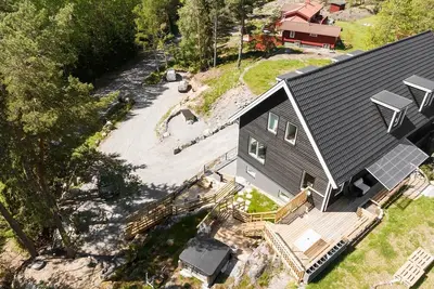 Image de Lake retreat for 11 - enjoy jacuzzi & nature