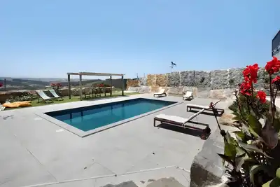 Image de Villa 'Peace House Lourinhã' avec vue sur la montagne, piscine privée et Wi-Fi