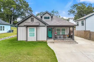 Image de Comfortable & Stylish New House - 10min to LakePoint!