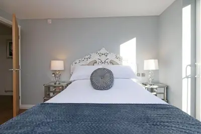 Image de Spacious Modern 2bedroom 2 bathrooms with Private Balcony & Stunning Views