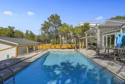 Image de Miramar Beach 297 - Quatre Chambres Villa, Couchages 16