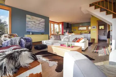 Image de Elegant house in nature reserve at city limits. Peace and tranquility!