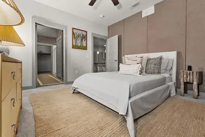 Image de Pool, Central, Near Airport, Mini-Golf, Large space, Gym, Parking