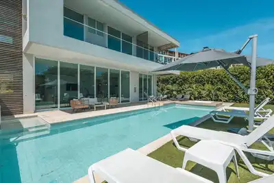 Image de Tropical villa w/ pool & dock access