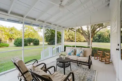 Image de Historic Farmhouse w/ Porch & 85-Acre Trails