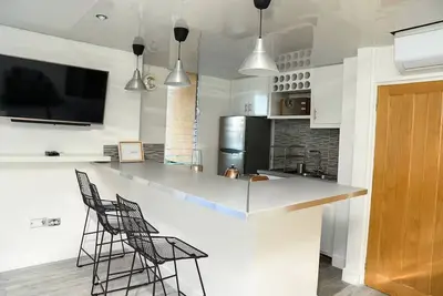 Image de Eshae Living - Newly Refurbed Sea View Apartment!