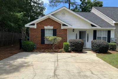 Image de Masters 3-bedroom townhome rental 1. 5 miles from Augusta National Main Gate