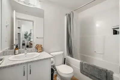 Image de Central Dt » King Bed » Near Library » Fitness Centre