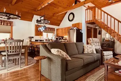 Image de Nh Family Getaway - Kayaks, Fire Pit & Lake Escape. \nLake access-Sleep 10!