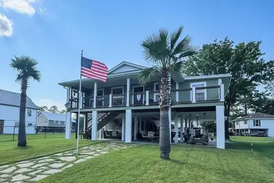 Image de Drift away to the River House - Cozy 3br on the Jourdin River