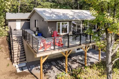 Image de 4 bed 3 bath cottage on Lake Muskoka