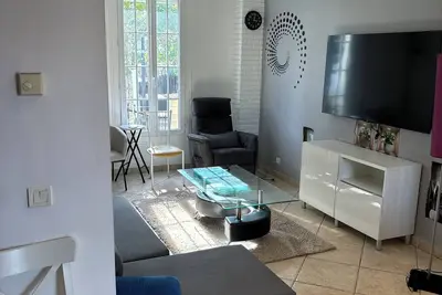 Image de Maison moderne avec jardin espace télétravail