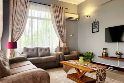 Image de Quiet & Cozy 2bed/2bath Condo w/Wifi, Ac - 10mins from Masaki & Downtown (Tausi)