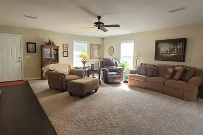 Image de Baseball and softball fans! ! ! Two-bedroom near Enterprise State Comm. College.