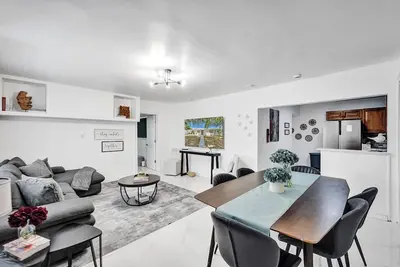 Image de Charming 3 bedroom getaway house in Hollywood