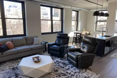 Image de Upscale Condo in Downtown Lincoln - Walking distance to Memorial Stadium and Pba