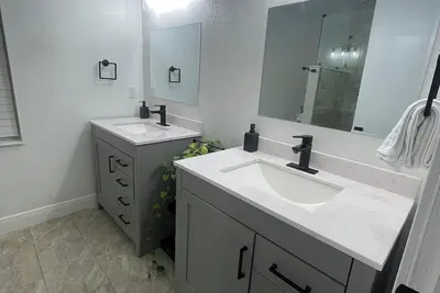 Image de Pleasant 3-bedroom house with Ac in charming Venice