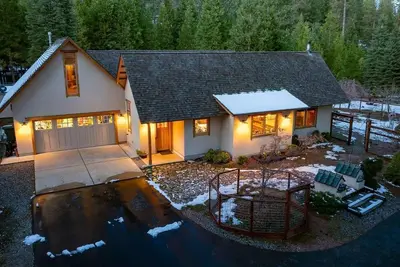 Image de Volcano\nJapanese-inspired Zen retreat in the Pines