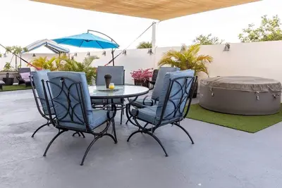 Image de Oasis Terrace! 15 guest near beach. Huge terrace!