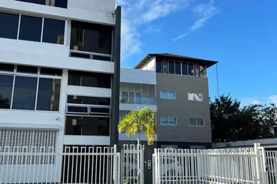 Image de Luxury 4br Penthouse w/ Balcony & City Views / Walk to Shops & Restaurants