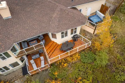 Image de 4, 000 Sf Luxury Home | 6-Br + 5-Ba | 2-minute Drive to Jasper National Park