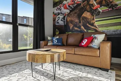 Image de Winners Circle - 2br - Patio-Garage  - Walk to Rupp