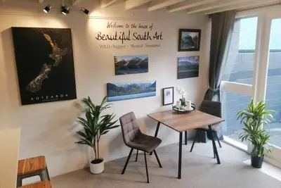 Image de Kiwiana Art apartment, near city and Queens Park