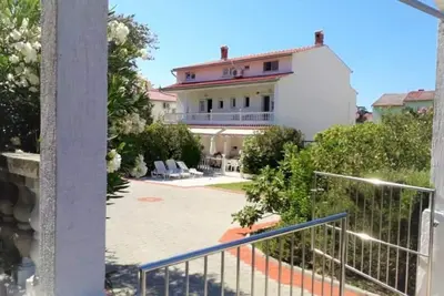 Image de For families or vacationers with pets).