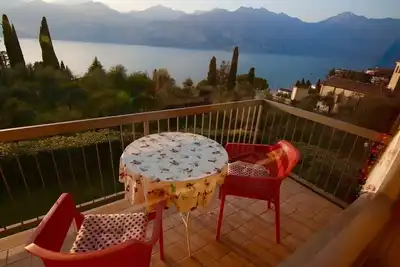 Image de Quiet cozy apartment overlooking the lake, closed parking lot and pool,