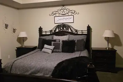 Image de Amazing spacious 5 bd 3. 5 bth, Sleeps 15, Game Room, Pool Table, Outdoor space