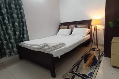 Image de secured gated community 2-bedroom apartment with Ac, fitness room, swimming pool