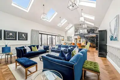 Image de Exquisite Farmhouse Near Glasgow with Views