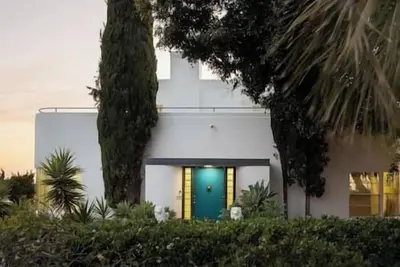 Image de Spacious Art Deco Retreat: Gourmet Kitchen, Rooftop Sunsets, 9 Mi to Sd