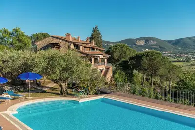 Image de Panoramic, lighted pool, large garden, in the woods, 15 min from the sea (4)