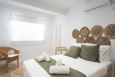 Image de Appartement de Luxe Proche Centre, Gare et Métro - Idéal Couples et Familles