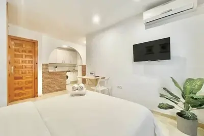 Image de Studio Confortable au Cœur de Grenade avec Climatisation, WiFi et Parking à Proximité