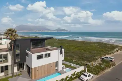 Ocean 9 - Beachfront Lodge