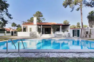 Image de Welcome to your dream escape in Pt-Lisbon, a quiet and green residential area