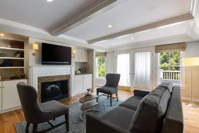 Image de Relaxing Spa Getaway with Golf, Hiking & Manchester Village Charm