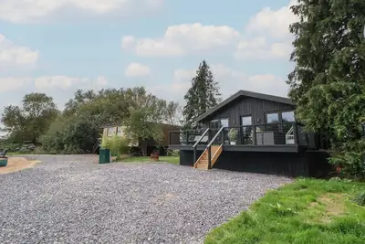 Image de The Larch House, pet friendly, luxury holiday cottage in Farndon