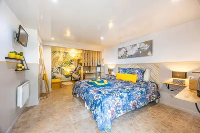 Image de Chambre d'hôtes 'Chambre Hortensias 6min Puy Du Fou' avec jardin commun et Wi-Fi