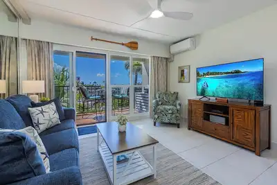 Image de New Listing! Akahi C613 – Ocean View Top Floor Condo, Newly Updated, Sleeps 4