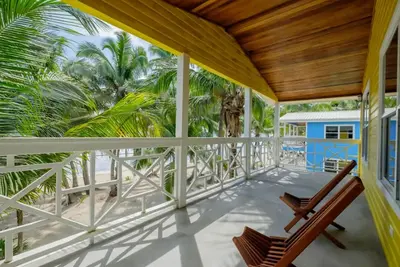 Image de Nemo's Loft: Panoramic 2br/2ba Beachfront View in Ambergris Caye