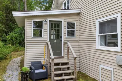 Image de Comfy Large Bungalow - 4 Bed 1ba On Private Pond