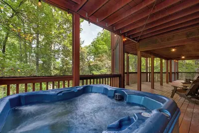 Image de *Gorgeous 4bd w/ Game Room | Hot Tub + Fireplace*