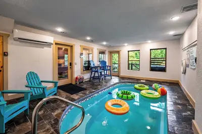Image de Luxury Cabin with Indoor Pool