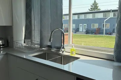 Image de Cozy 2br/1ba Townhome Near Downtown – Comfort & Convenience Await!