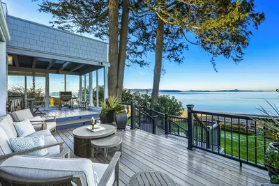 Image de Luxury Beachfront  - 3-bedroom house in Camano, perfect relaxation - Hot tub